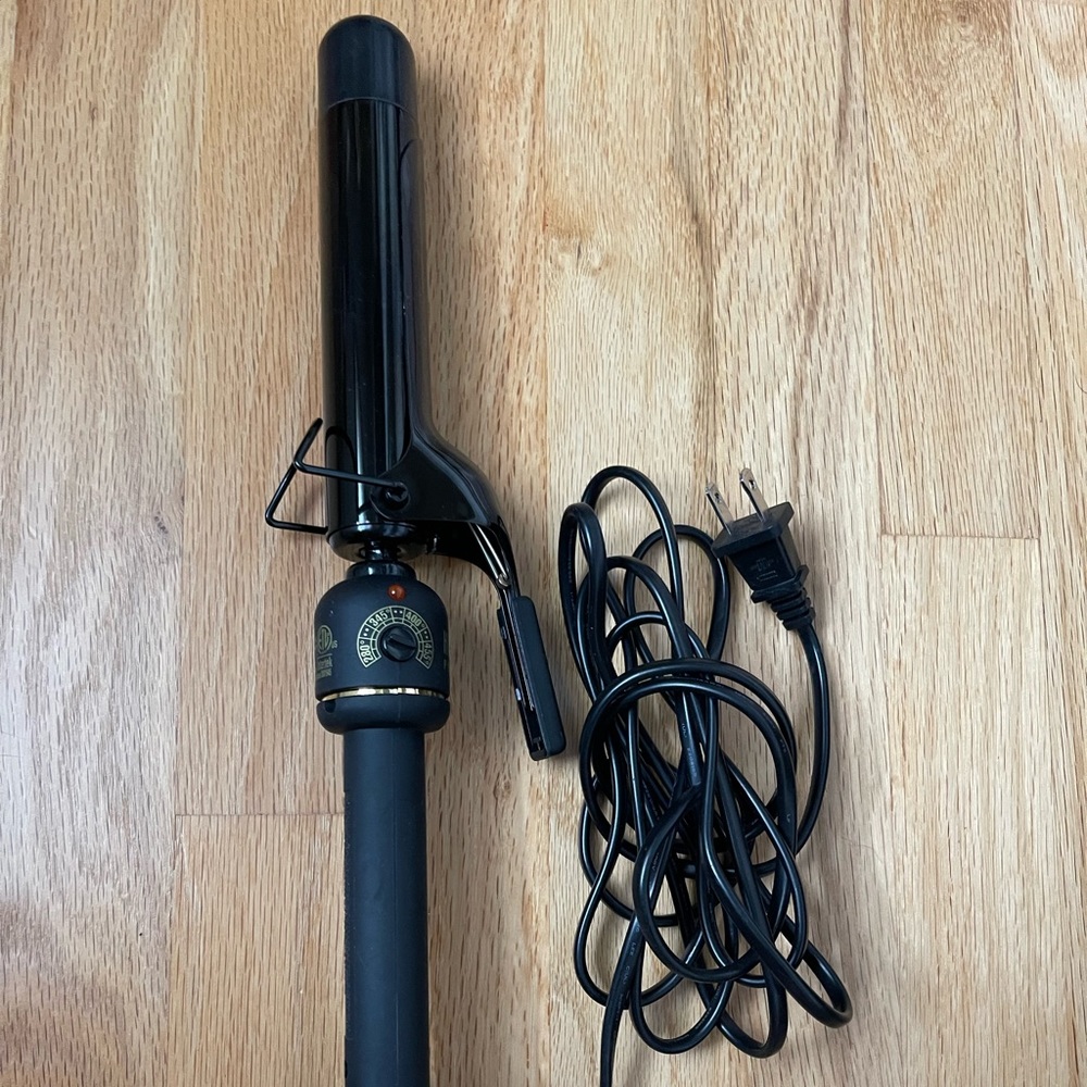Hot Tools 1.25” Nano Ceramic Salon Curling Iron/Wand Black